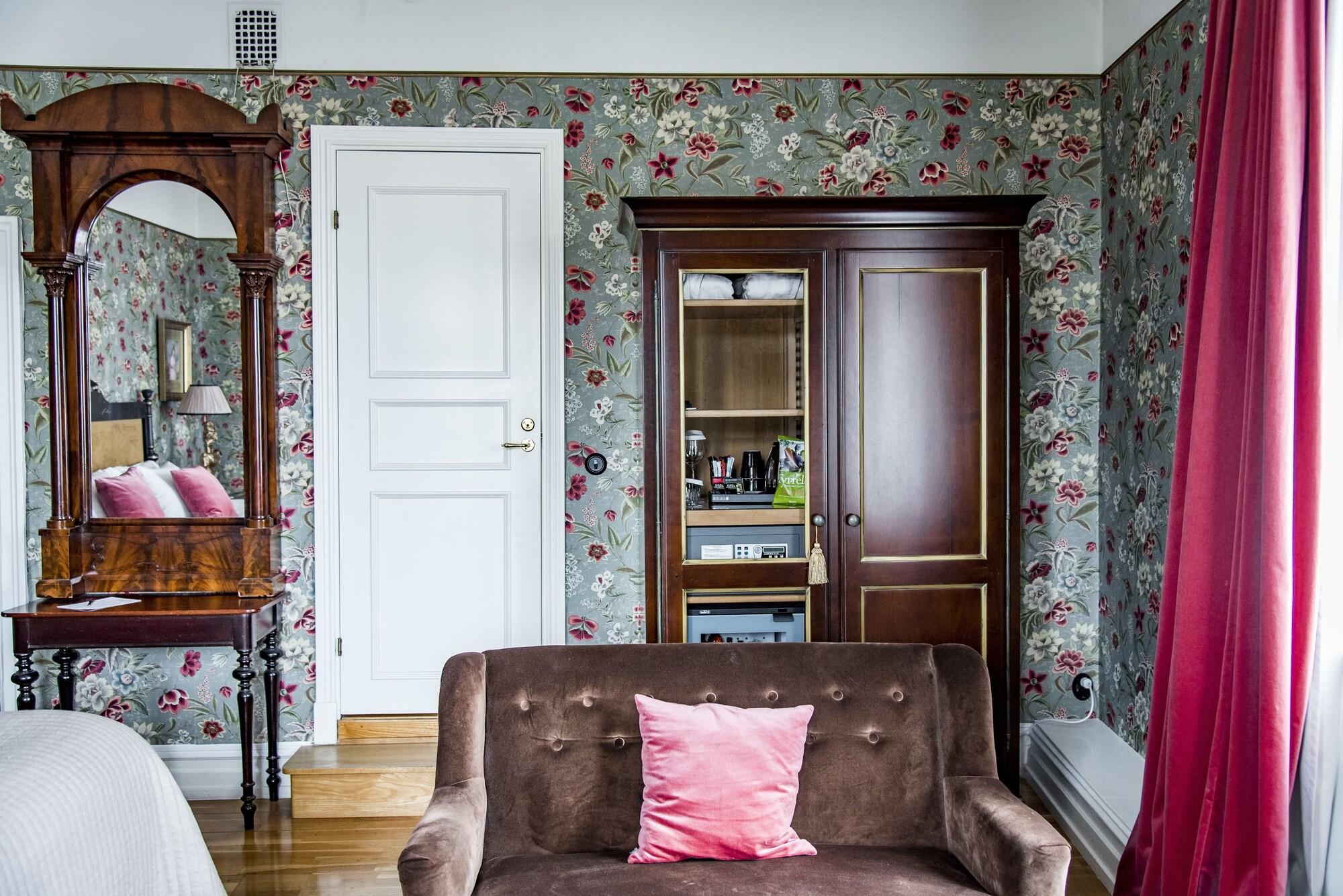 Hotell Eggers 4*